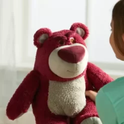Disney Store - Toy Story - Lotso Kuschelbär - Kuscheltier 7 Disney Store - Toy Story - Lotso Kuschelbär - Kuscheltier -Disney 412313302809 1