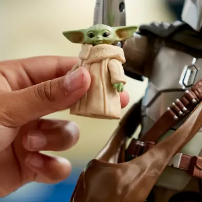 Disney Store - Star Wars - The Mandalorian - Sprechende Actionfigur 5 Disney Store - Star Wars - The Mandalorian - Sprechende Actionfigur – Bild 3